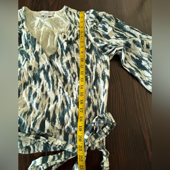 Evereve | Carson Wrap | Women’s Size Medium - Picture 8 of 9